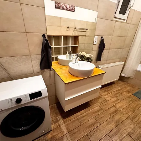 S6 - Promo Next To Gozsdu Garden